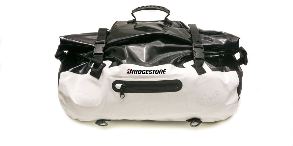 Torba Bridgestone którą można otrzymać w promocji kompletu opon Bridgestone BT016